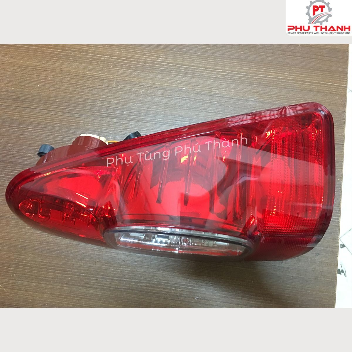 Đèn hậu DMAX 2008 RH